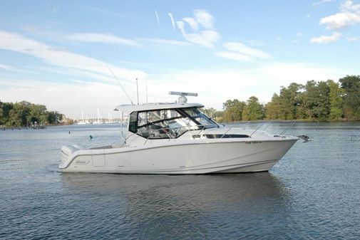 Boston Whaler 325 Conquest image