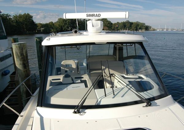 Boston Whaler 325 Conquest image