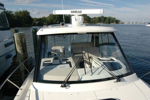 Boston Whaler 325 Conquest image