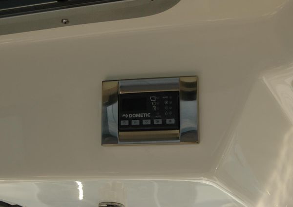 Boston Whaler 325 Conquest image