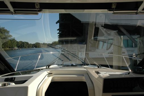 Boston Whaler 325 Conquest image