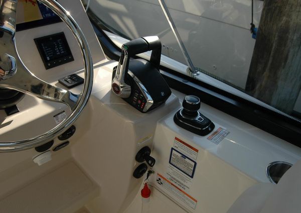 Boston Whaler 325 Conquest image