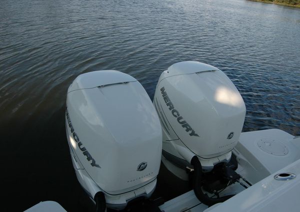 Boston Whaler 325 Conquest image