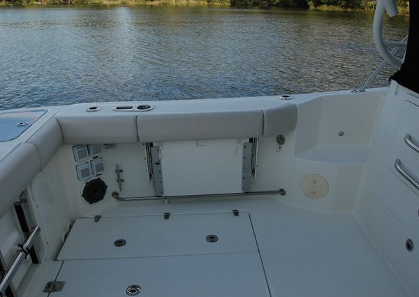 Boston Whaler 325 Conquest image