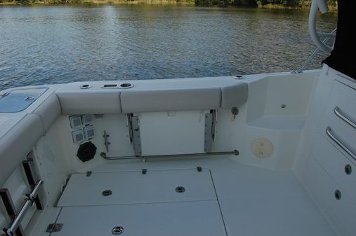 Boston Whaler 325 Conquest image