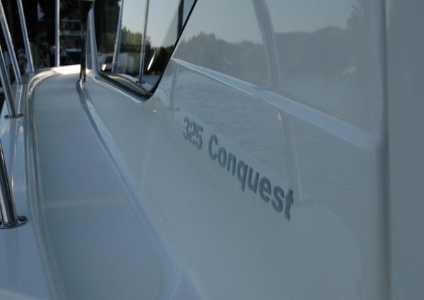 Boston Whaler 325 Conquest image