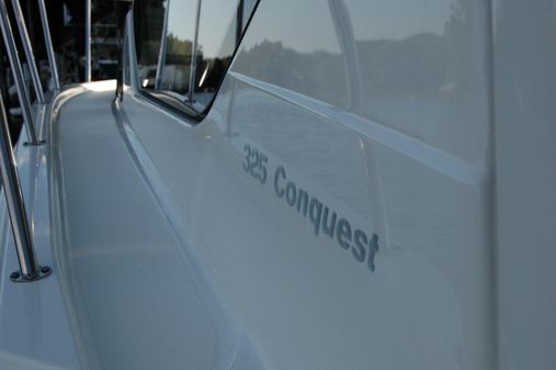 Boston Whaler 325 Conquest image