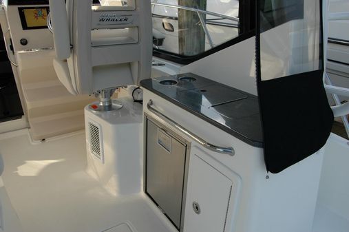 Boston Whaler 325 Conquest image