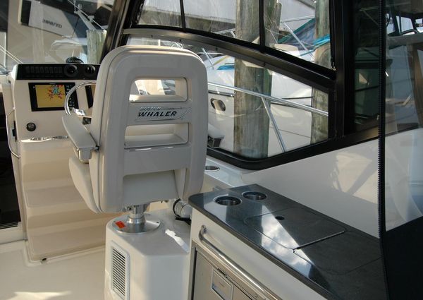 Boston Whaler 325 Conquest image