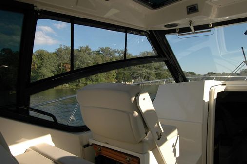 Boston Whaler 325 Conquest image