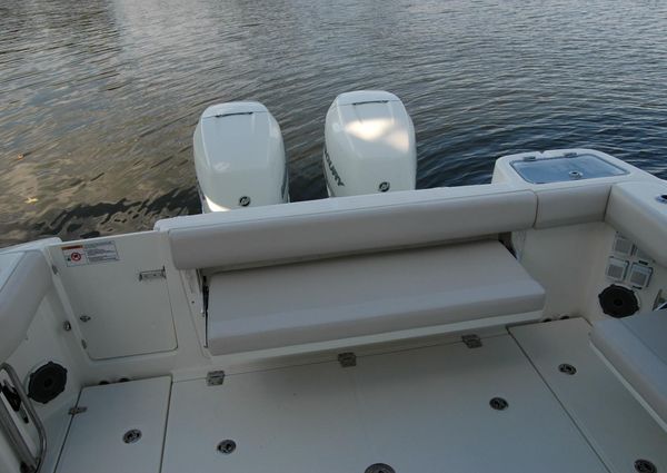 Boston Whaler 325 Conquest image