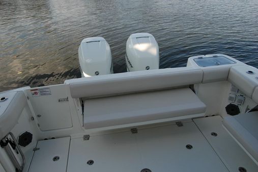 Boston Whaler 325 Conquest image