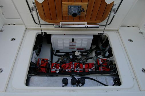 Boston Whaler 325 Conquest image