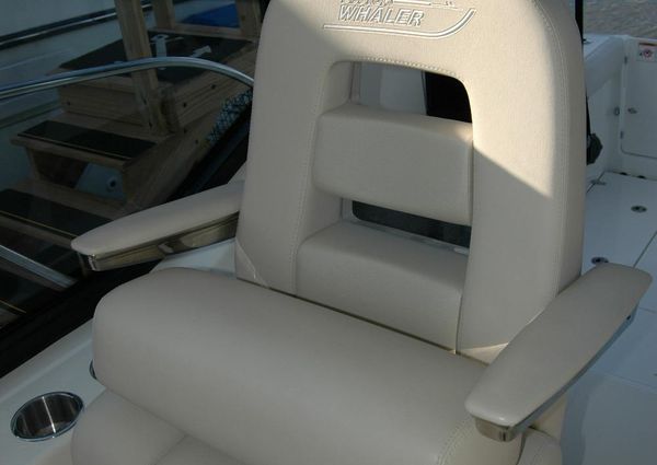 Boston Whaler 325 Conquest image