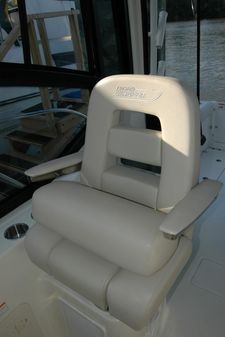 Boston Whaler 325 Conquest image