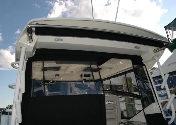 Boston Whaler 325 Conquest image