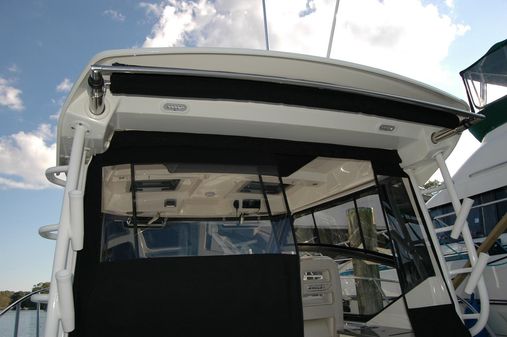 Boston Whaler 325 Conquest image