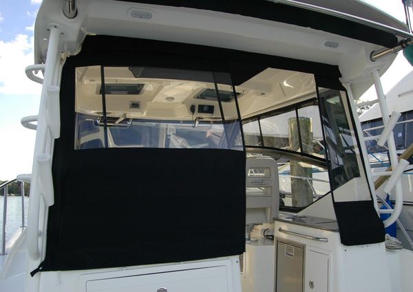 Boston Whaler 325 Conquest image