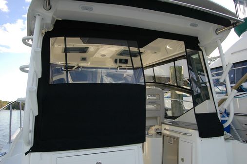 Boston Whaler 325 Conquest image