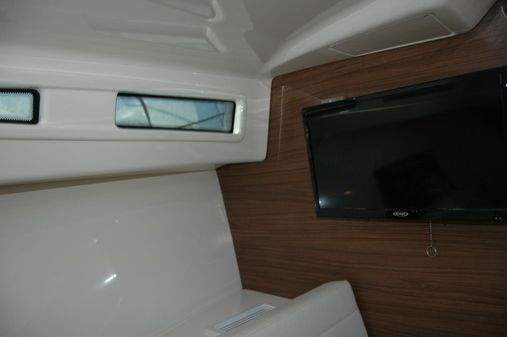 Boston Whaler 325 Conquest image