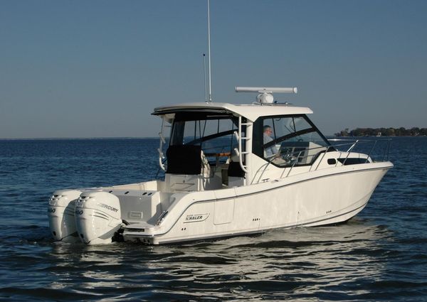 Boston Whaler 325 Conquest image