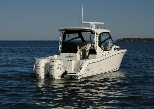 Boston Whaler 325 Conquest image