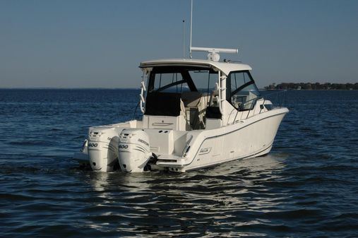 Boston Whaler 325 Conquest image