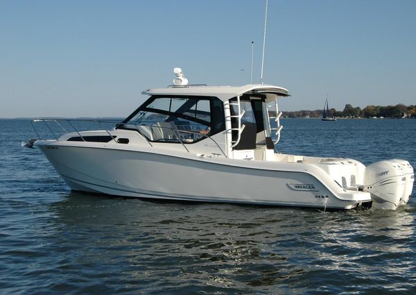 Boston Whaler 325 Conquest image