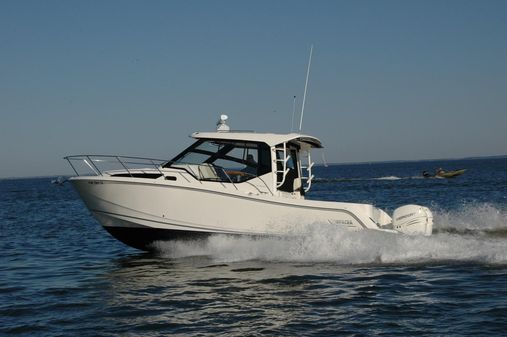 Boston Whaler 325 Conquest image