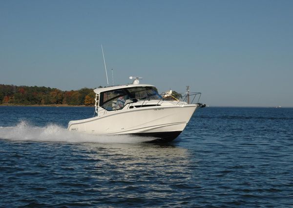 Boston Whaler 325 Conquest image