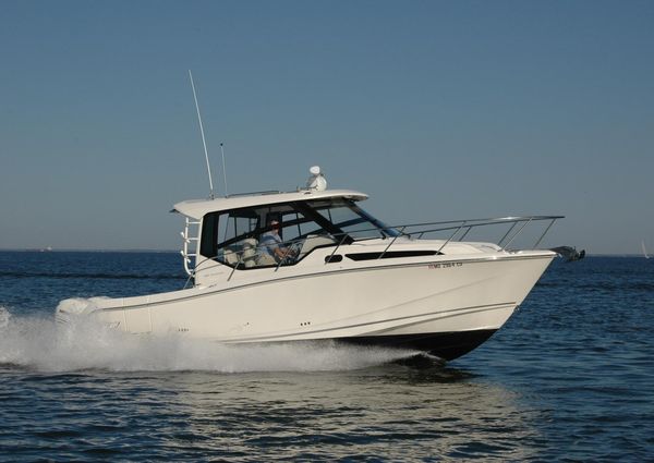 Boston Whaler 325 Conquest image