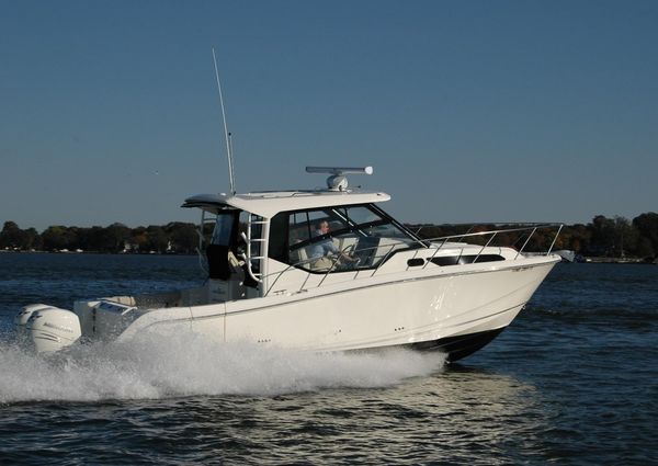 Boston Whaler 325 Conquest image