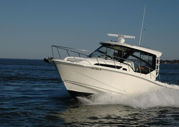 Boston Whaler 325 Conquest image