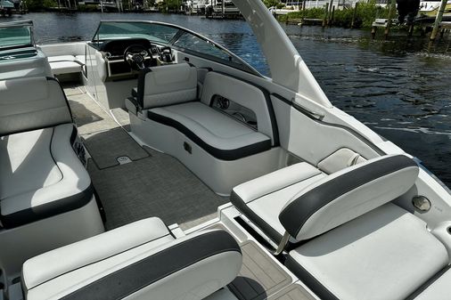 Crownline E305 XS image