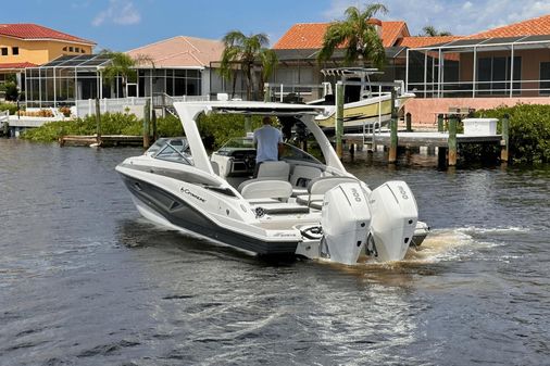 Crownline E305 XS image