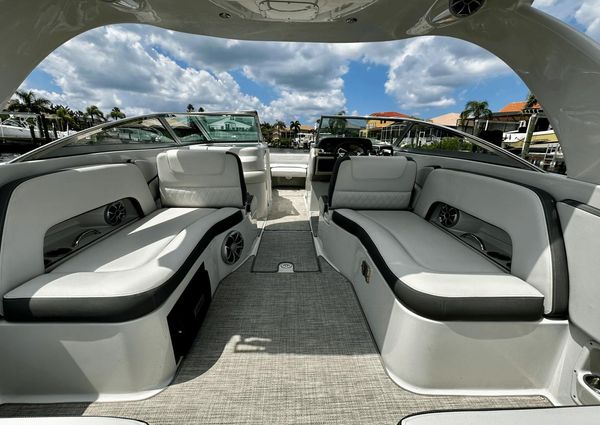 Crownline E305 XS image