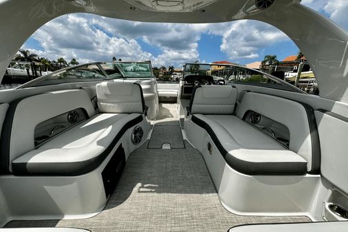 Crownline E305 XS image