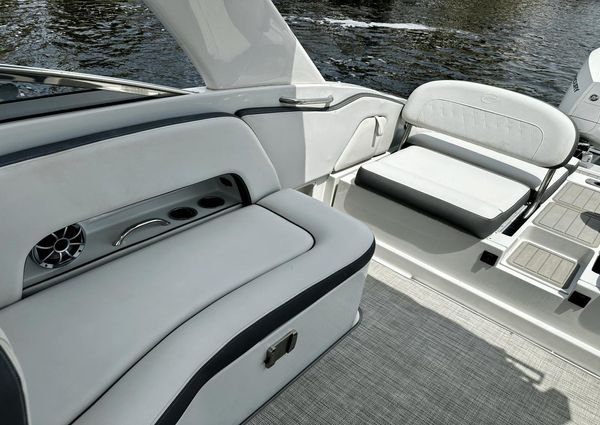 Crownline E305 XS image