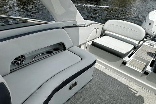 Crownline E305 XS image