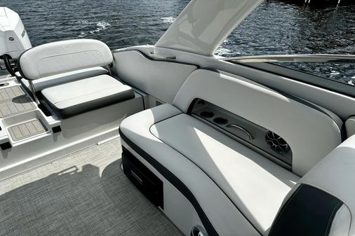 Crownline E305 XS image