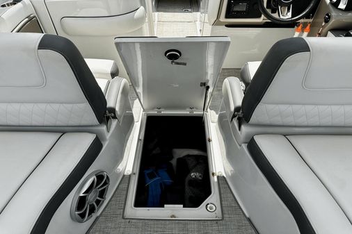 Crownline E305 XS image