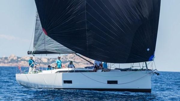 Solaris 44, carbon mast, easy sailing