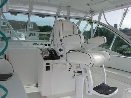 Luhrs 32 Open image