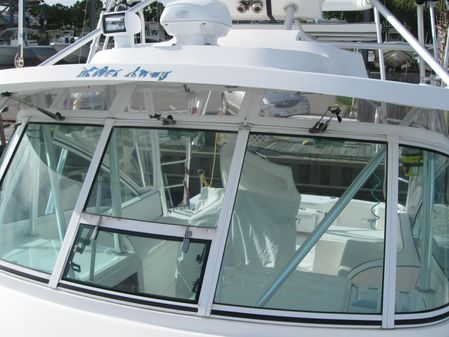 Luhrs 32 Open image