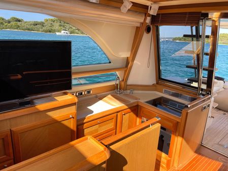 Mochi Craft 54' Dolphin image