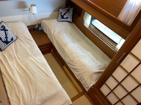 Mochi Craft 54' Dolphin image