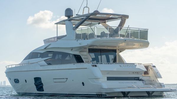 Ferretti Yachts 750 