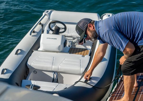 Ferretti Yachts 750 image