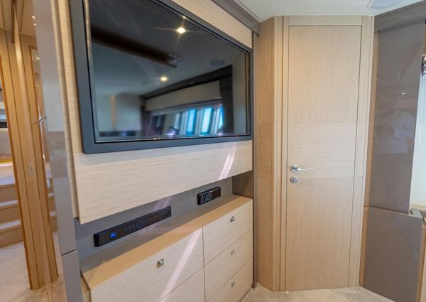 Ferretti Yachts 750 image