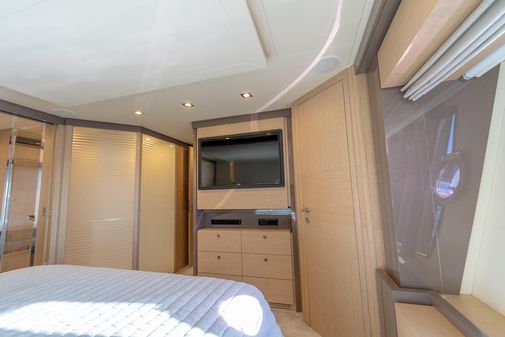 Ferretti Yachts 750 image